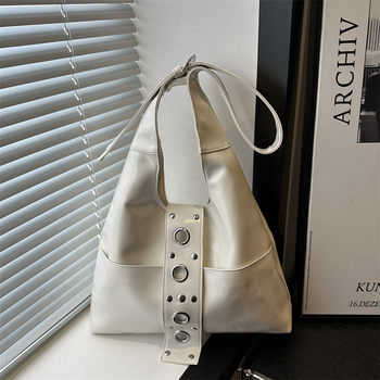 Ženska torba za rame tip tote s metalnim zakovicama, retro stil, plisirani detalji
