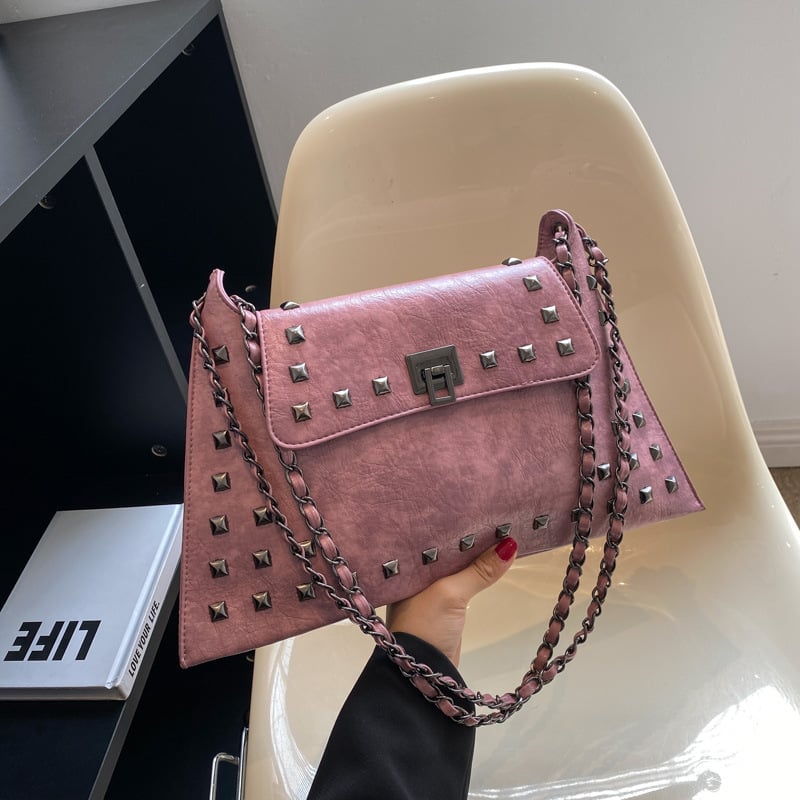 Vintage ženska torbica tipa kofer s nitima i lančanim remenom za rame, teksturirana crossbody