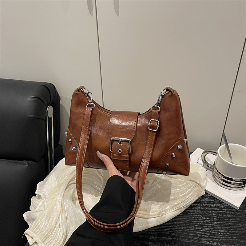 Ženska tote torba s metalnim zakovicama, 2025 retro dizajn, velika zapremina, remen za rameno ili crossbody