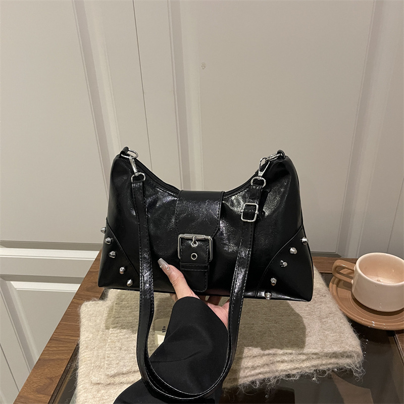 Ženska tote torba s metalnim zakovicama, 2025 retro dizajn, velika zapremina, remen za rameno ili crossbody