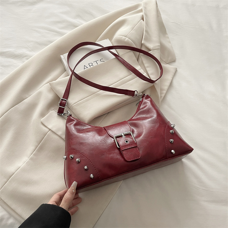 Ženska tote torba s metalnim zakovicama, 2025 retro dizajn, velika zapremina, remen za rameno ili crossbody