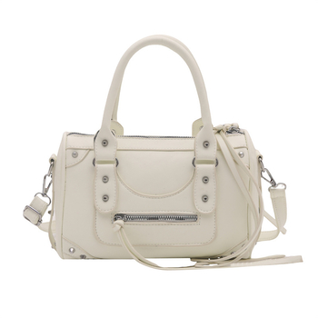 PU kožna torbica za žene, mala crossbody torba, motociklistički stil, ulični trend, retro izgled, proljeće 2026