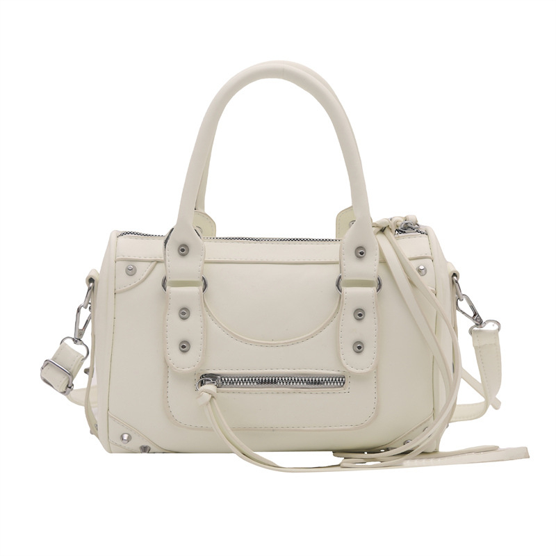 PU kožna torbica za žene, mala crossbody torba, motociklistički stil, ulični trend, retro izgled, proljeće 2026