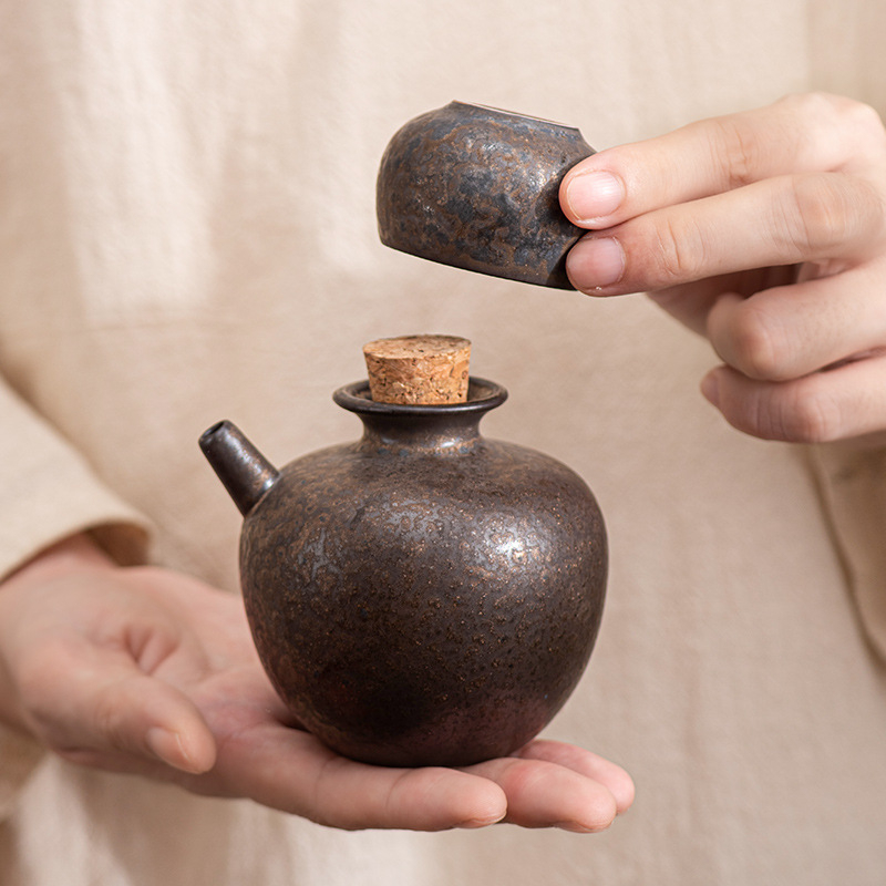 Dispenser ceramic japonez pentru sake și vin, stil retro