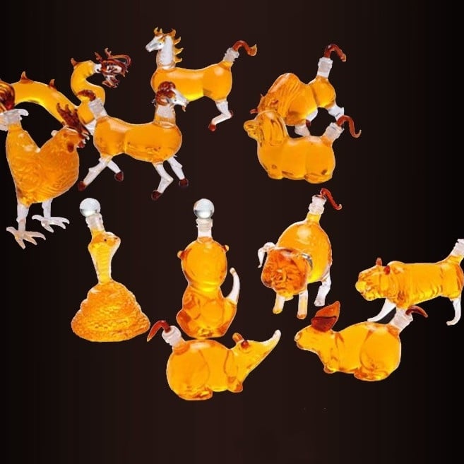 Douăsprezece zodii, decantor din sticlă în formă de animal, borosilicată, obiect de colecție