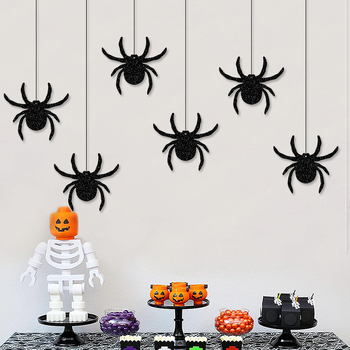 Decorațiune de Halloween cu lilieci și păianjeni — ghirlande suspendate