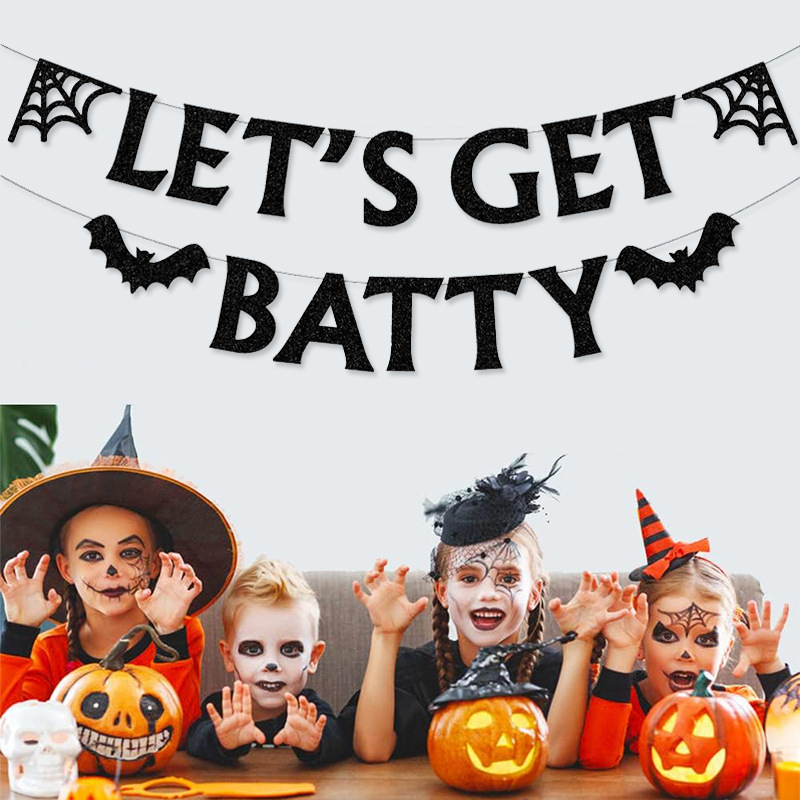Decorațiune de Halloween cu lilieci și păianjeni — ghirlande suspendate