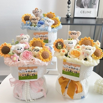 Buchet din flori de satin cu cățeluș plușat — flori țesute, floarea-soarelui și trandafiri, cadou pentru ziua de naștere și Ziua Internațională a Femeilor