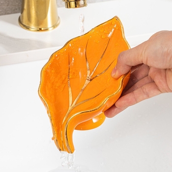 Suport ceramic pentru săpun cu drenaj și raft de baie