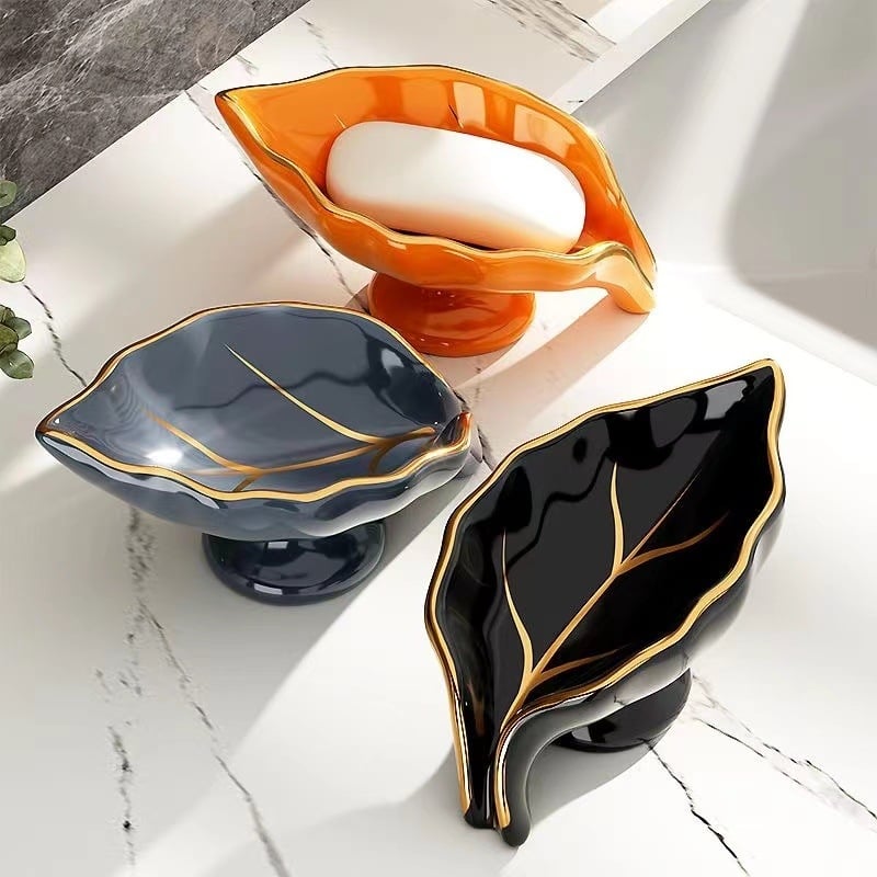 Suport ceramic pentru săpun cu drenaj și raft de baie