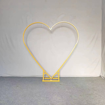 Arc de inimă din plasă metalică pentru fundal de nuntă, decor de scenă cu baloane