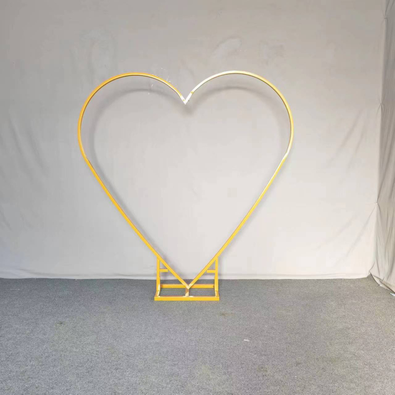 Arc de inimă din plasă metalică pentru fundal de nuntă, decor de scenă cu baloane