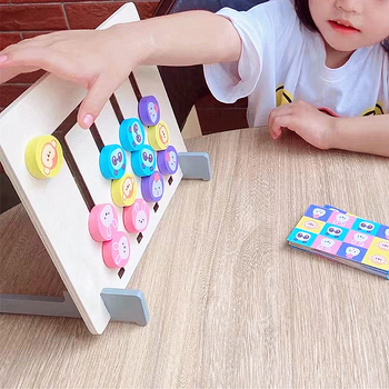 Montessori drvena dvostrana šah igra s četiri boje za ranu edukaciju, potiče logičko razmišljanje i interakciju roditelj-dijete