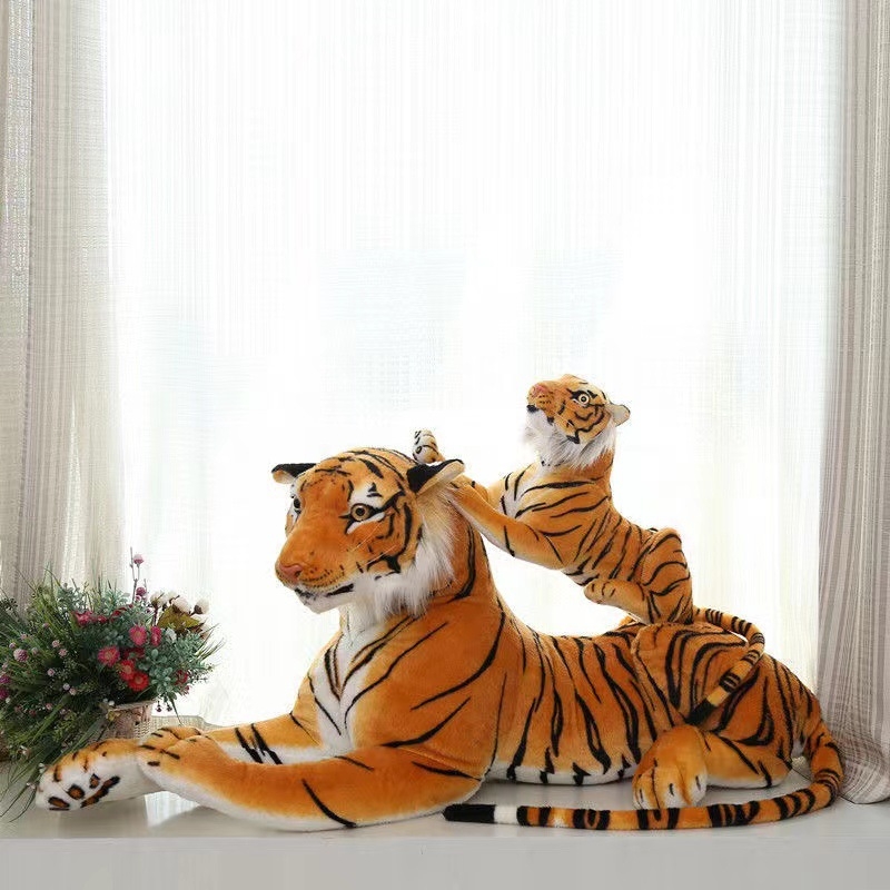 Veliki plišani tigar, sjeveroistočni tigar, dječja igračka i jastuk