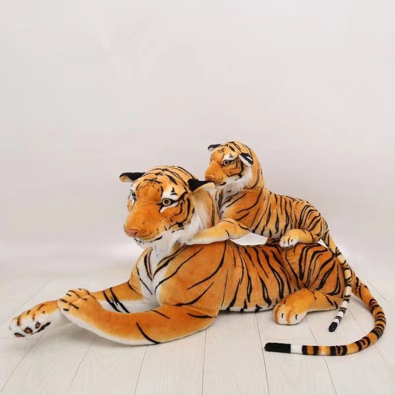 Veliki plišani tigar, sjeveroistočni tigar, dječja igračka i jastuk