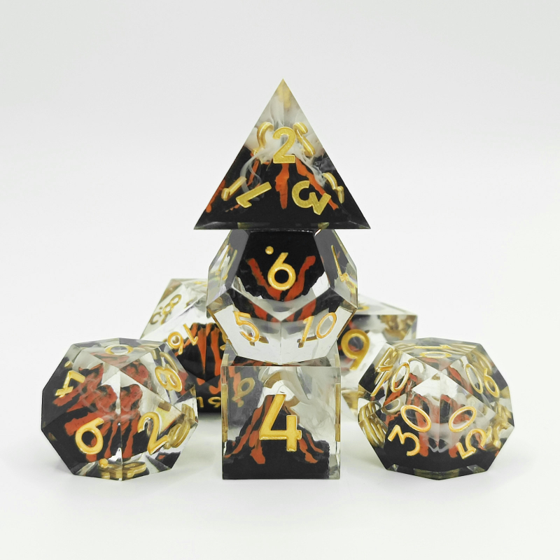 Poliedarske kocke od smole za Dungeons & Dragons, žute