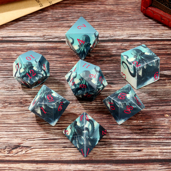 UV ispisani set od 7 poliedričnih kockica za Dungeons & Dragons – akril, dizajni: crveni zmaj i hobotnica