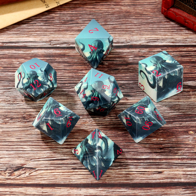 UV ispisani set od 7 poliedričnih kockica za Dungeons & Dragons – akril, dizajni: crveni zmaj i hobotnica