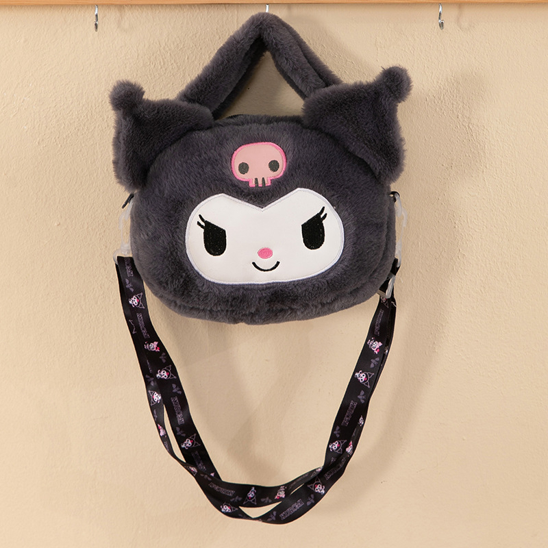 Βελούδινη τσάντα crossbody με κούκλα – εμπνευσμένη από claw machine