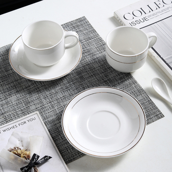 Set de cești de cafea din ceramică cu farfurie, design minimalist monocrom cu logo – potrivit pentru casă, birou și cafenea