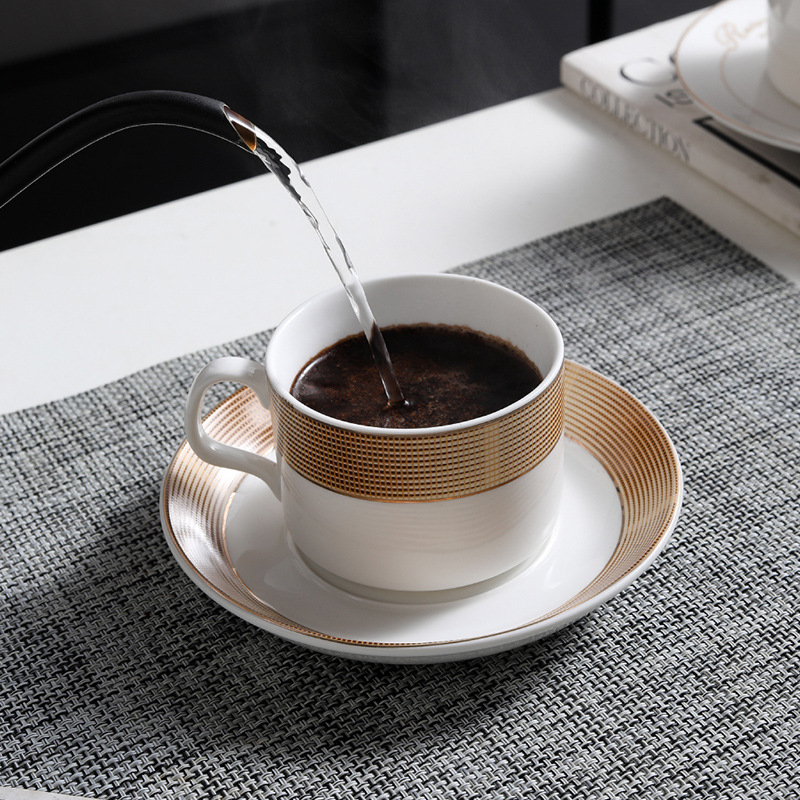 Set de cești de cafea din ceramică cu farfurie, design minimalist monocrom cu logo – potrivit pentru casă, birou și cafenea