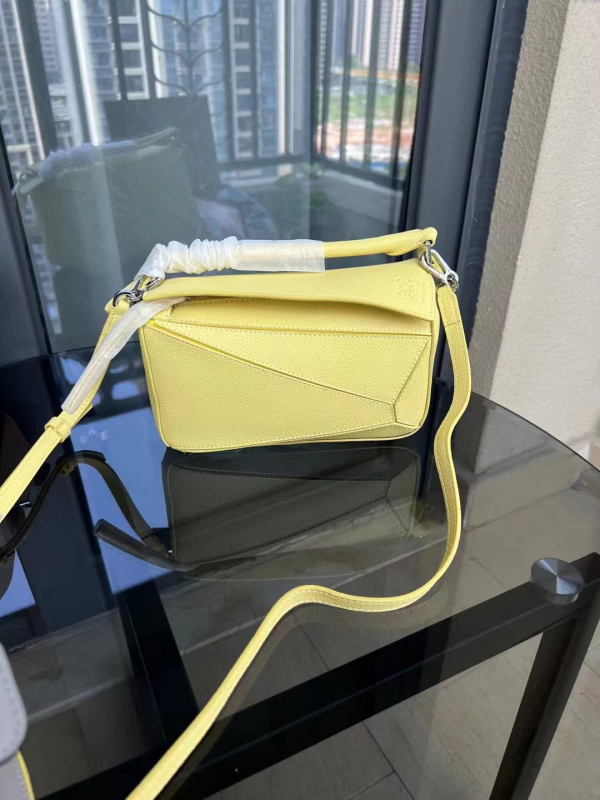 DUDK ženska torba od prave kože u francuskom stilu, 2024 model, geometrijski dizajn s dijamantnim uzorkom, za crossbody i nošenje preko ramena, oblik jastuka