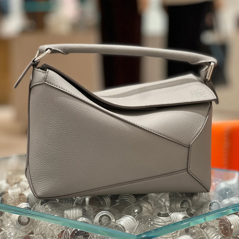 DUDK ženska torba od prave kože u francuskom stilu, 2024 model, geometrijski dizajn s dijamantnim uzorkom, za crossbody i nošenje preko ramena, oblik jastuka