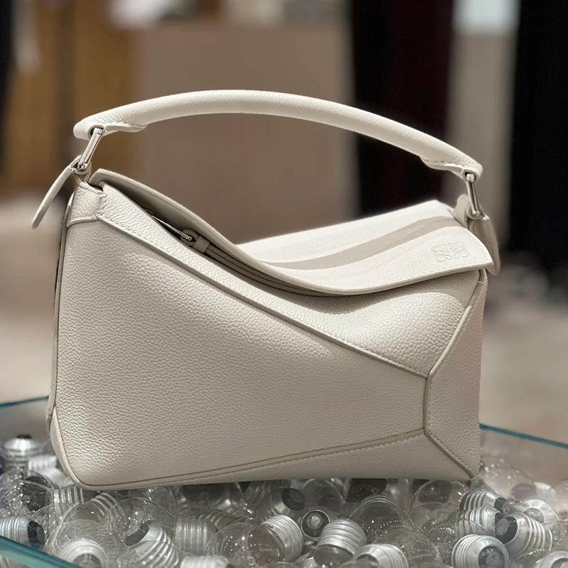 DUDK ženska torba od prave kože u francuskom stilu, 2024 model, geometrijski dizajn s dijamantnim uzorkom, za crossbody i nošenje preko ramena, oblik jastuka