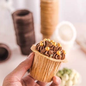 Magas hőmérsékleten ellenálló négyszögletes papírmuffin formák sütéshez, egyszínű, otthoni használatra.