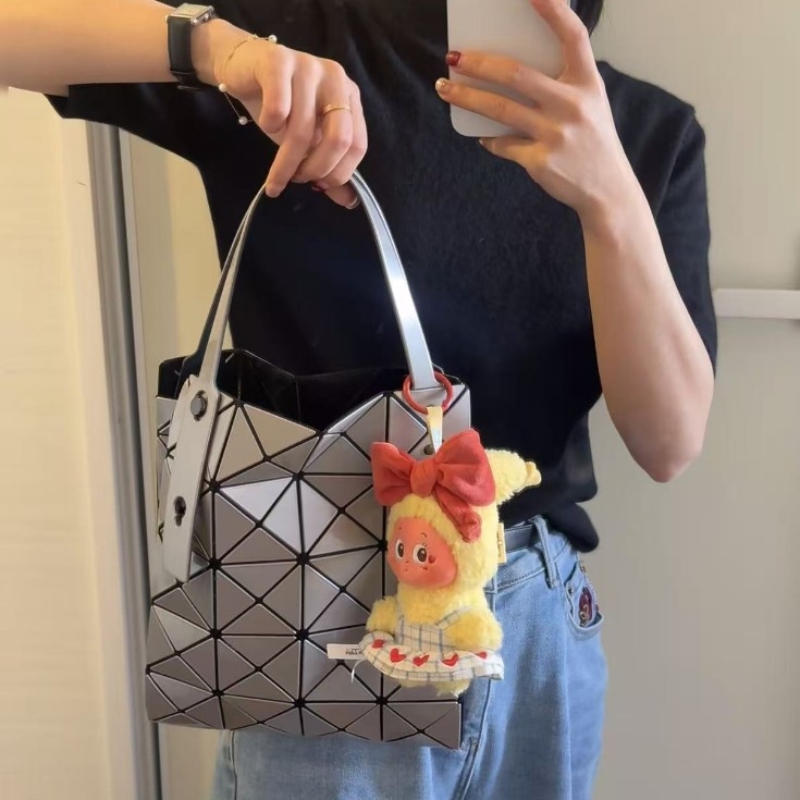 Mat torba s dijamantnim šavom i 6 pretinaca — za rame, ispod ruke, u ruci i crossbody