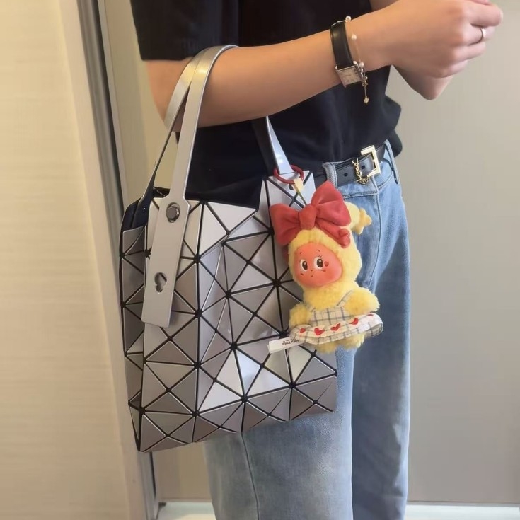 Mat torba s dijamantnim šavom i 6 pretinaca — za rame, ispod ruke, u ruci i crossbody
