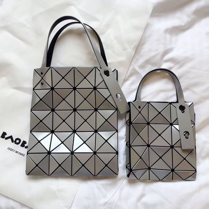 Mat torba s dijamantnim šavom i 6 pretinaca — za rame, ispod ruke, u ruci i crossbody
