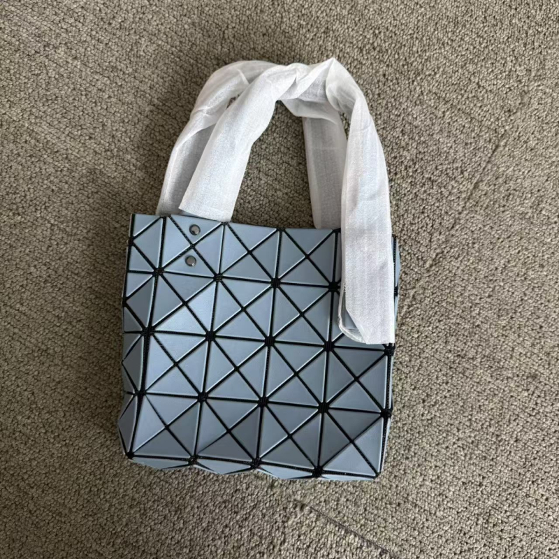 Mat torba s dijamantnim šavom i 6 pretinaca — za rame, ispod ruke, u ruci i crossbody