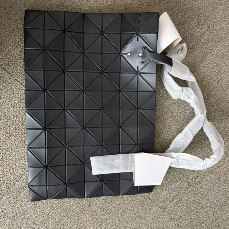 Mat torba s dijamantnim šavom i 6 pretinaca — za rame, ispod ruke, u ruci i crossbody