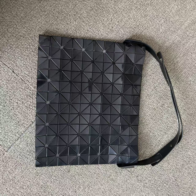 Mat torba s dijamantnim šavom i 6 pretinaca — za rame, ispod ruke, u ruci i crossbody