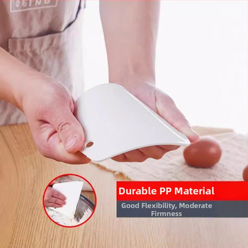 Plastový súbor kuchynských nástrojov pre domáce pečenie — krémová špachtľa, škrabka, nôž na tortu, rezák na palacinky, rezák ryžových roliek, rezák želé