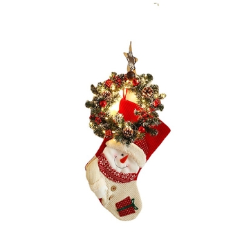 Corona de Crăciun auriu cu lumini, ornament din fier și lemn, brad din lemn, păpușă mică, clopoțel și șosete pentru copii