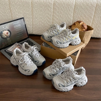 Női vastag talpú sportcipő, 2026 tavasz, új stílus, kerek orr, fűző, színblokkokkal díszített, kültéri sportcipő