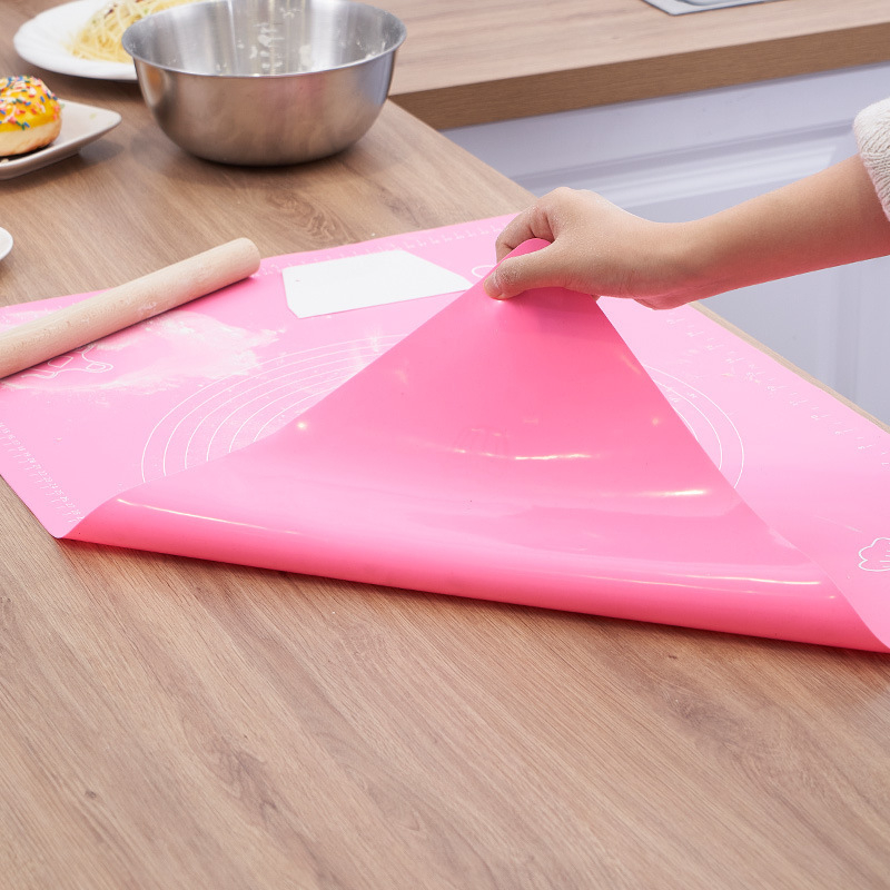 Covoraș de aluat din silicon – calitate alimentară, rezistent la temperaturi înalte, antiderapant, cu marcaje de măsură, grosime îmbunătățită.