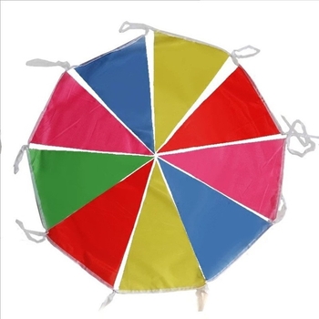 Flaguri triunghiulare colorate, pe sârmă groasă de nylon, pentru decor exterior; ideale pentru deschideri, sărbători și nunți.