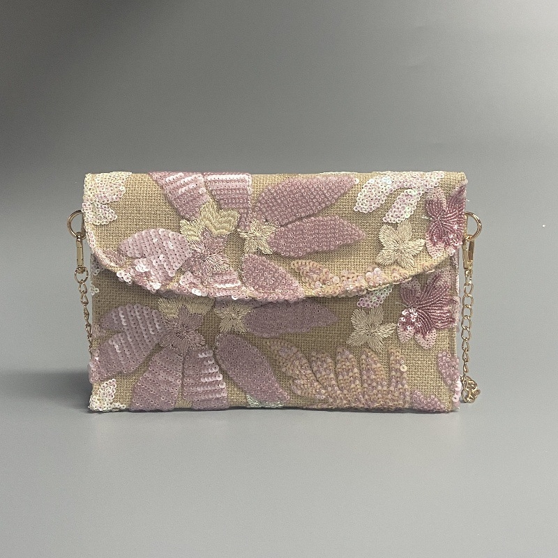 Ženska torbica s lancem i šljokicama — lagana večernja torbica u obliku envelopea