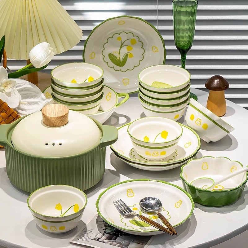 Set ceramic cu boluri și farfurii pentru uz casnic, culoare crem, design elegant, set complet de veselă, model 2023