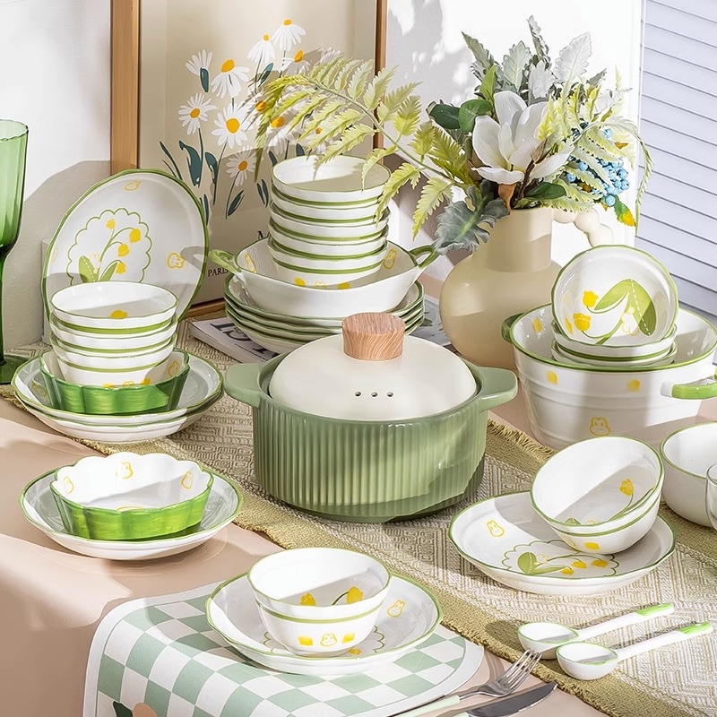 Set ceramic cu boluri și farfurii pentru uz casnic, culoare crem, design elegant, set complet de veselă, model 2023