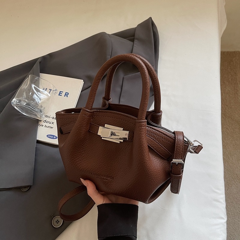 Női koreai stílusú bucket táska öv díszítéssel, 2026 téli modell, váll- és crossbody kivitel