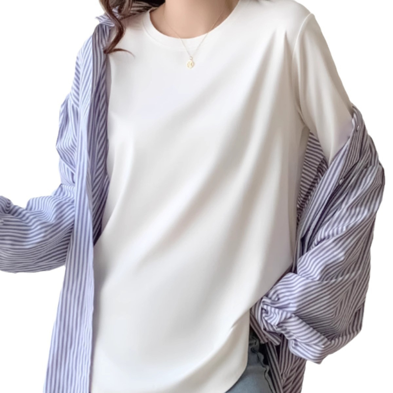Női középhosszú ujjú T‑shirt ívelt szegéllyel, közepes hosszúságú, 2024 tavasz–ősz szezonra, karcsúsító és sokoldalú alapdarab.