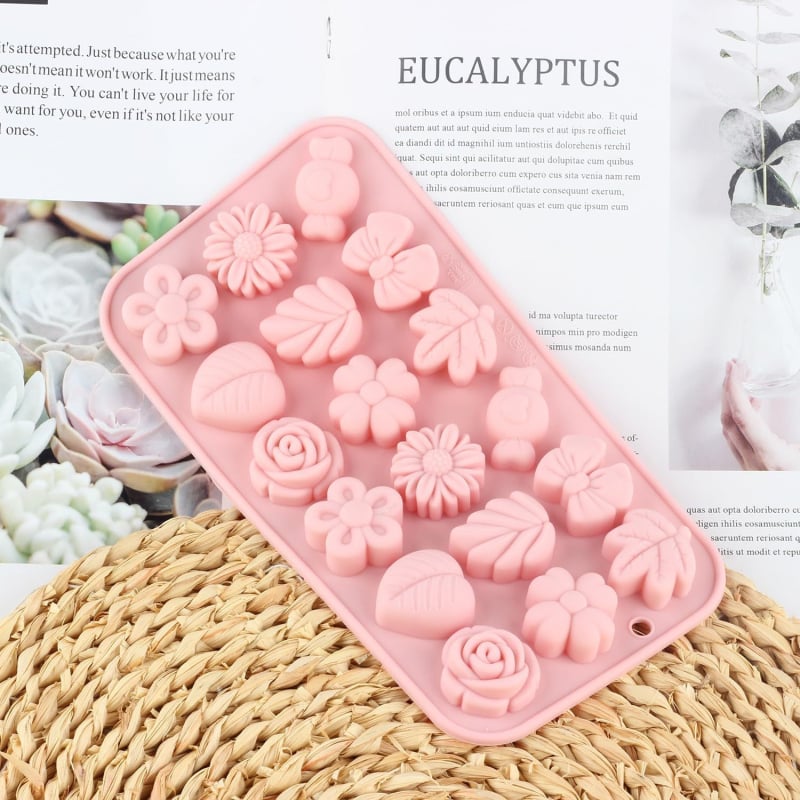 Set de 18 forme din silicon cu forme variate: flori mici, frunze, bomboane, fundițe pentru copt prăjituri și ciocolate