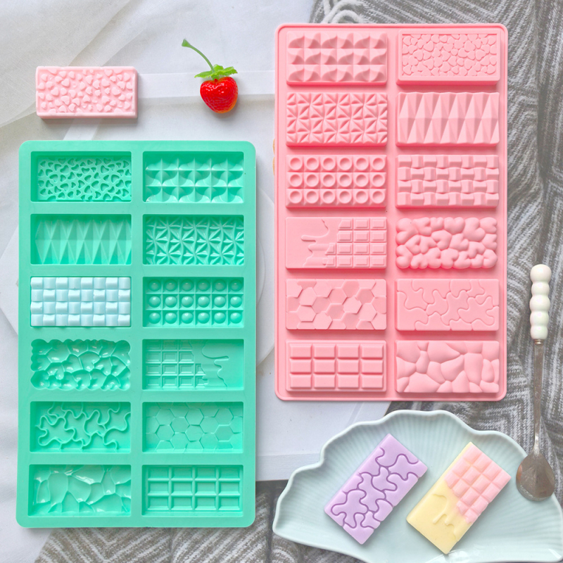 Set din siliconă cu 12 cavități pentru ciocolată, fondant, fursecuri, jeleu, budincă și prăjituri