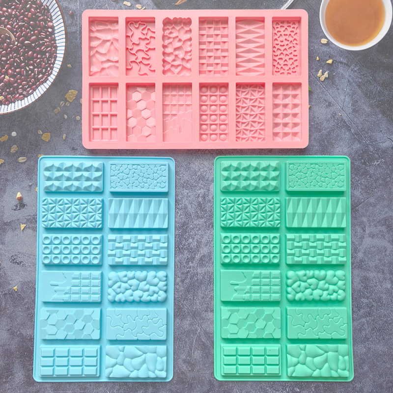 Set din siliconă cu 12 cavități pentru ciocolată, fondant, fursecuri, jeleu, budincă și prăjituri