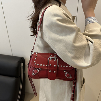 2025 nova teksturirana torba preko ramena / crossbody s rivetima, moderan moto stil, baguette oblik, ženska torba