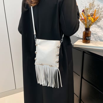 PU kožna torba s metalnim zakovicama, resice, crossbody, vertikalni kvadratni oblik, minimalistički dizajn